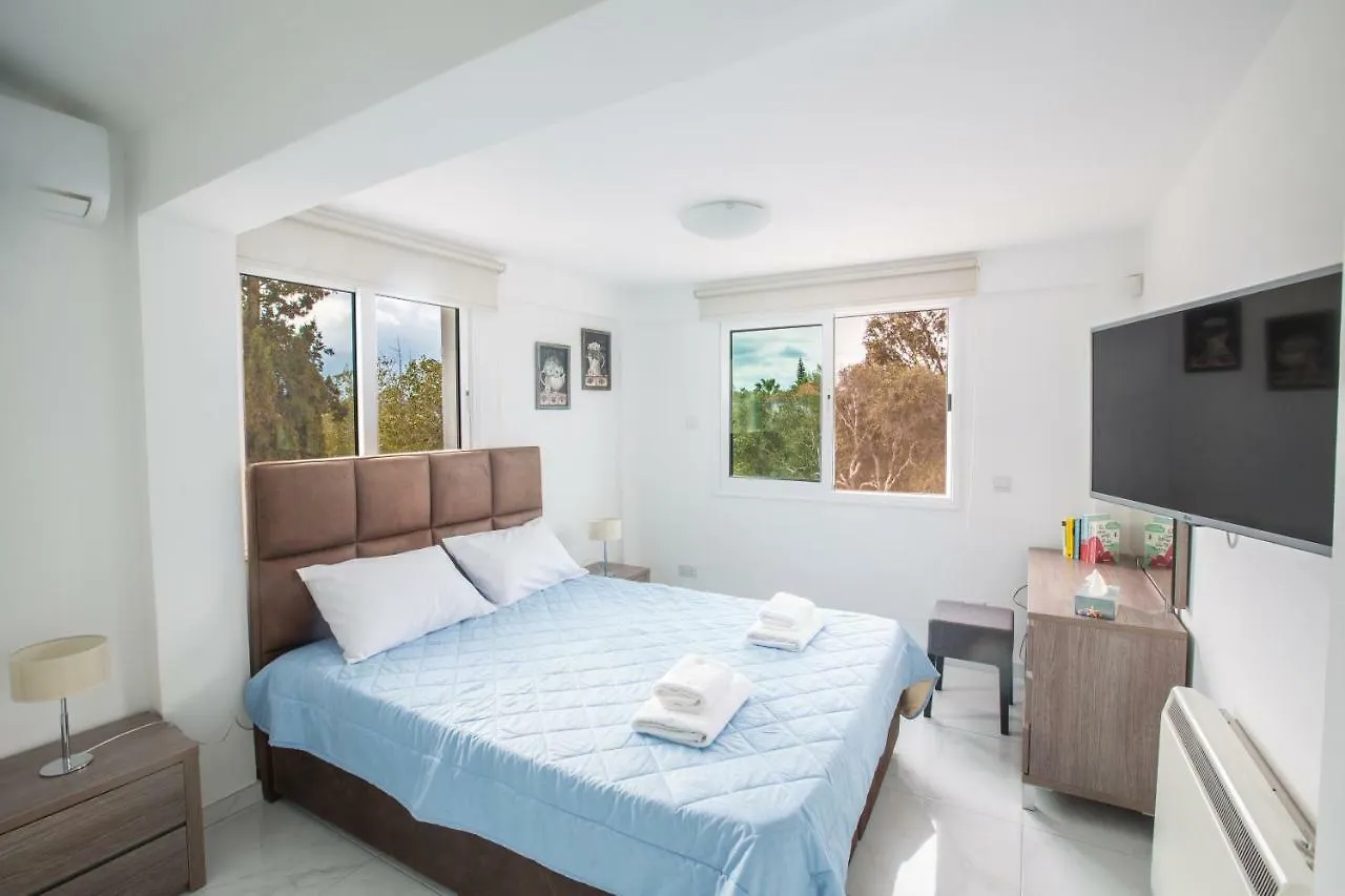 Konnos Hight Villa Protarász