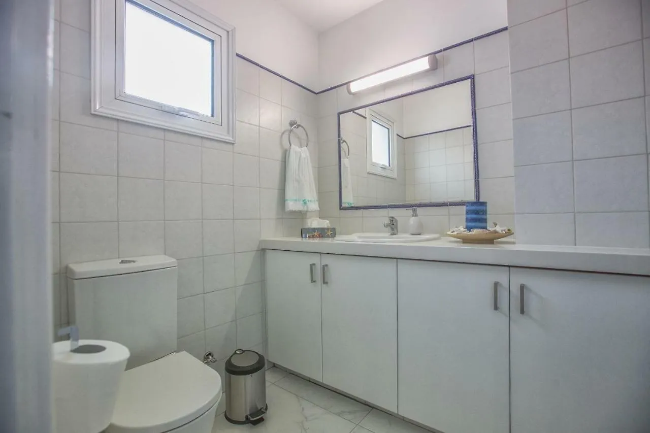 Konnos Hight Villa Protarász